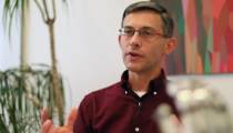 ساخت دستکشی برای لمس اشیاء مجازی