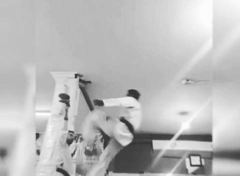 اجرای ضربات پرشی رزمی تکواندو