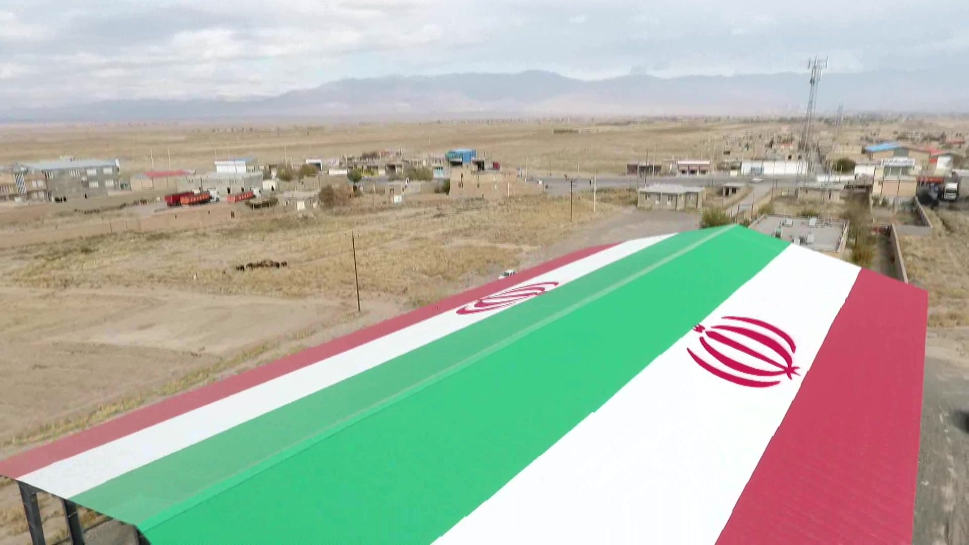 بزرگترین پرچم ایران با دو هزار متر مربع متراژ